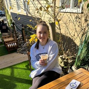 Meet your Posher, Emily